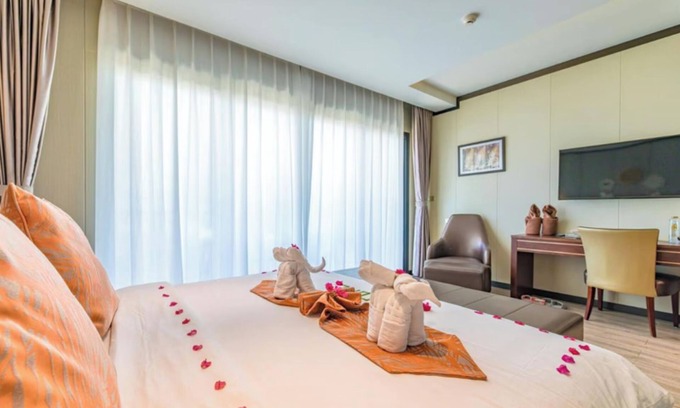 Ko Yao House | BJ & Radisson Deluxe King Room