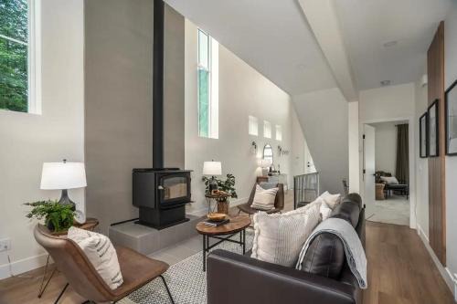 Hemlock Valley Ski Chalet | Black Diamond Cabin - Sasquatch Mountain Resort