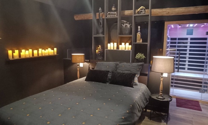 Boeschepe House | "BLACK ROOM 50 Shades of Grey luxury suite