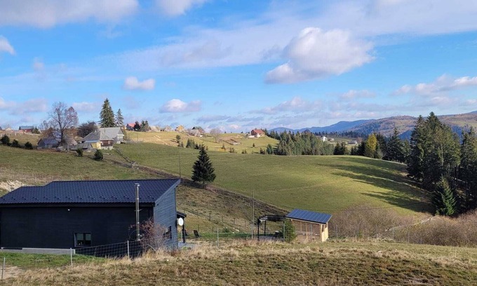 Marisel Cabin | Black wood Cabin near to ski resort with fantastic mountain view
