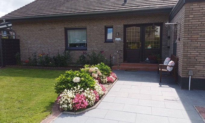 Wiesmoor Apartment | "Blackbird's nest" holiday flat with balcony