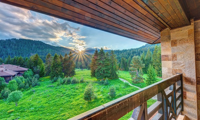 Smolyan Apartment | BlackBox StudionCharming 1-bedroom apartment in enchanting Pamporovo with WiFi