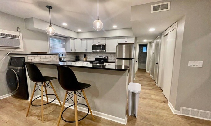 Joslyn Castle Apartment | Blackstone & UNMC, Midtowm Charm