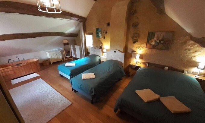 Chaudenay-le-Chateau Cottage | Blanche-Gîte-Family-Ensuite with Bath-Countryside view
