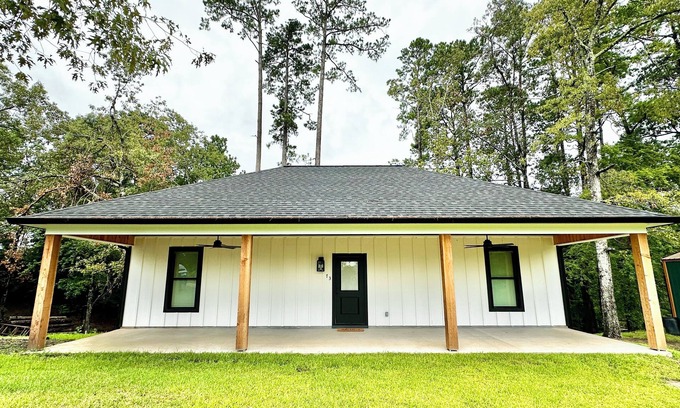 Negreet Cabin | Blessed Refuge, Cozy Cabin on Toledo Bend Lake-Your Perfect Getaway!