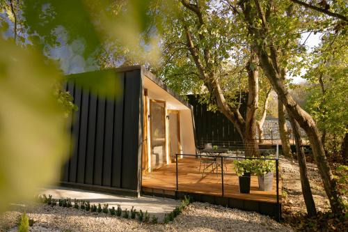 Skopje Region Cabin | Blisku do Gradot - Riverfront Luxury Cabins