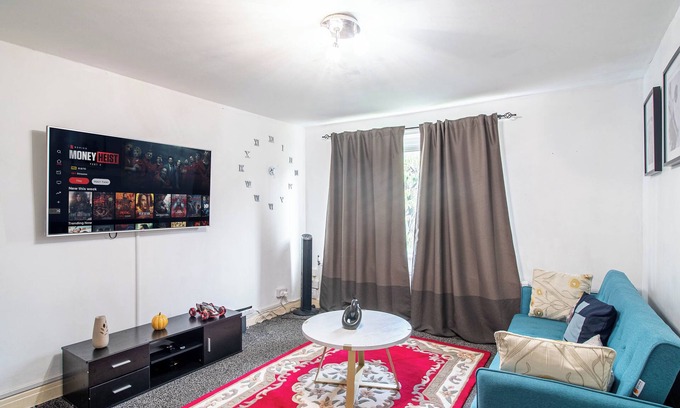 Sheffield Apartment | Blissful Apartment. Family-Friendly and work suited. HOME AWAY FROM HOME
