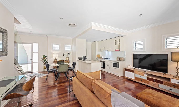 Bulimba House | Blissful Bulimba ~ 3Bed/2.5Bath/1Car ~ Townhouse