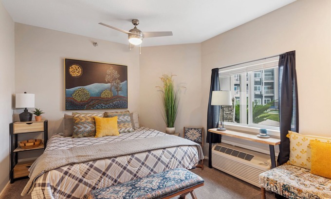 West Des Moines Apartment | Blissful Eclectic Studio w/Amenities, WiFi in terrific West Des Moines