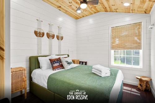 Williamstown House | Block of 5 Lodges at Eden Reserve - For Groups