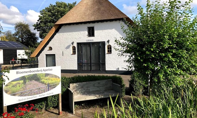 Aperloo Bed & Breakfast | Bloemenboerderij Aperloo