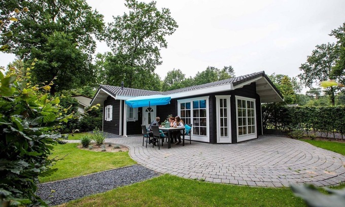 Lunteren Ski Chalet | ✓ Blokhut II at Landgoed de Scheleberg ✓ Holiday home for 4 persons ✓ Situated in Lunteren (Gelderland) ✓ Holiday park at the Veluwe ✓ Book directly at the park