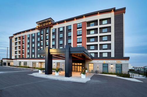 Gateway Hotel | Bloom Mississauga, Tapestry Collection By Hilton