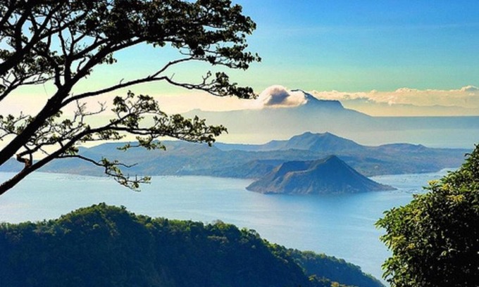Tagaytay Apartment | Blowing in the Wind - Lake View Apartments