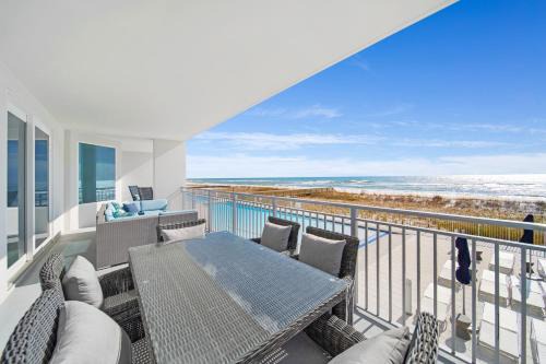 Fort Walton Beach Apartment | Blu 207 - Oceanfront - Luxurious Resort - Free Beach Svc Included