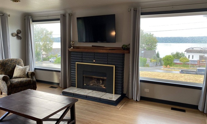 Campbell River House | Blue Anchor Starboard Suite