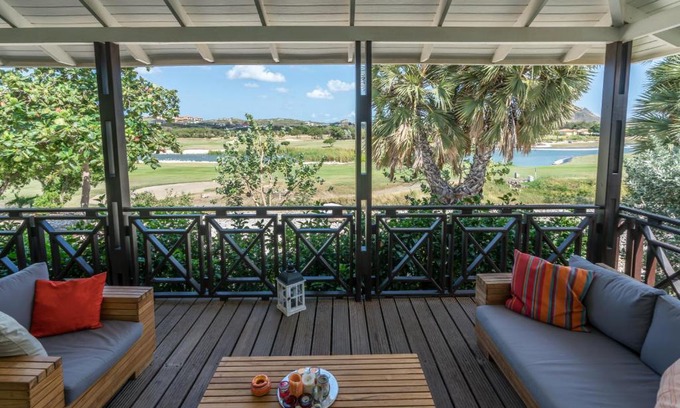 Sint Michiel Villa | Blue Bay Beach Villa at Pool and Golfcourse