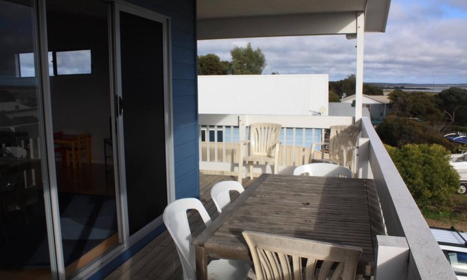 Warrenben House | Blue Breeze - 4 bedroom Double story home - Close to the beach and Inns National Park