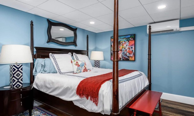 St. Stephens House | Blue Door Guesthouse – Gorgeous & Spacious 2BR/2BA Pool-Level Retreat