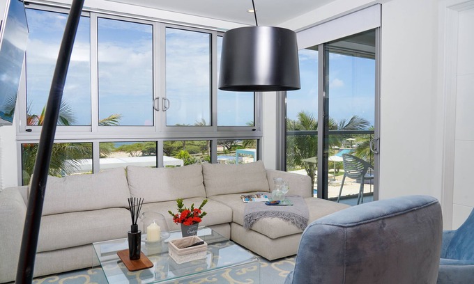 Noord Condo | ?Blue Haven? | Oceanfront + Beach View | Pool, Gym