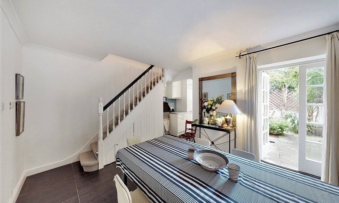 Hammersmith Broadway House | 'Blue Heaven'- chic House in quiet location good amenities great transport links