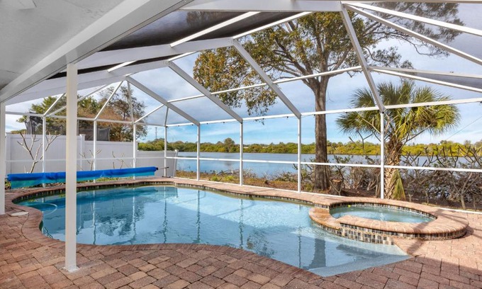 Largo House | Blue Heron Lakeview Pool Home Close to Clearwater