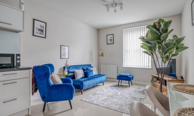 Gabalfa Apartment | Blue Horizon 1-Bedroom Apartment Near Hospital