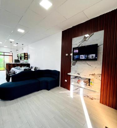 Bahia de la Academia House | Blue house