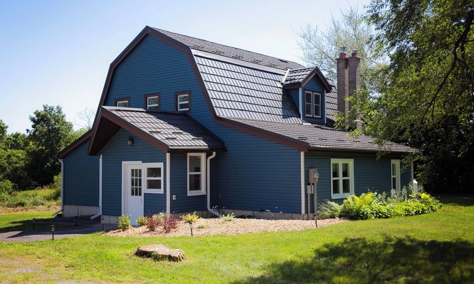 Picton Cottage | Blue House on Kelly - 10 Minutes from the Sandbanks Provincial Park!