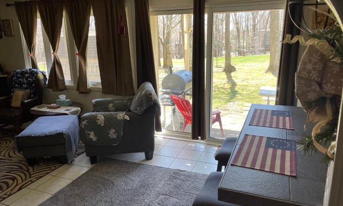 Claysburg Apartment | Blue Knob Bear Den (Nordic Center/Golf Course)