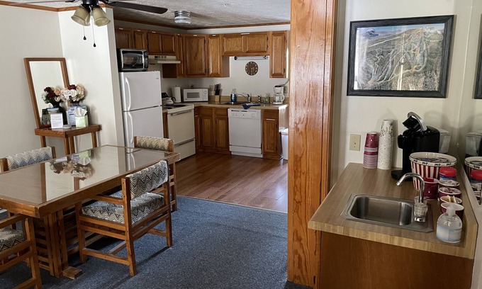 Claysburg Condo | Blue Knob Condo - 2/Queen Bedrooms, 2/Full Baths, Indoor Pool, Wet Bar & WiFi