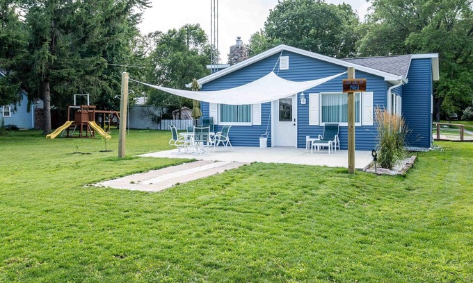North Lakeport House | Blue Lake Inn house is across from Burtchville Park and Beach