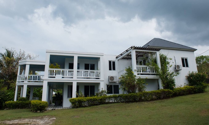 Whitehouse House | Blue Lotus Villa