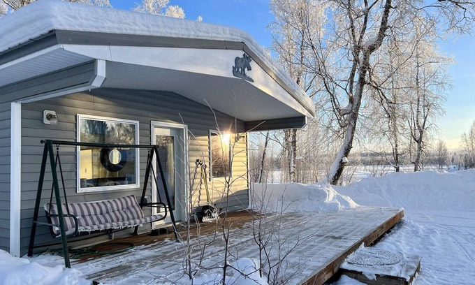 Anchorage Cabin | Blue Moose Cottage - A peaceful paradise of Alaskan awe and allure.