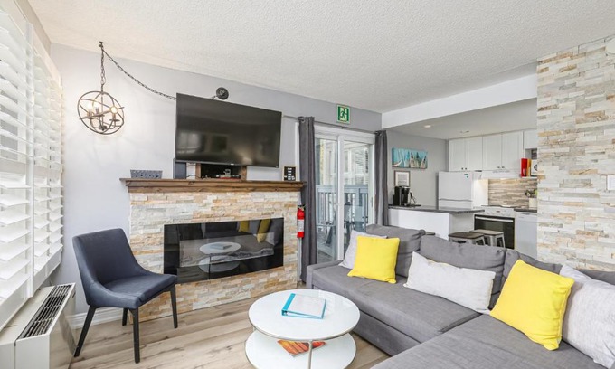 Craigleith Apartment | Blue Mountain Hideaway at North Creek Resort