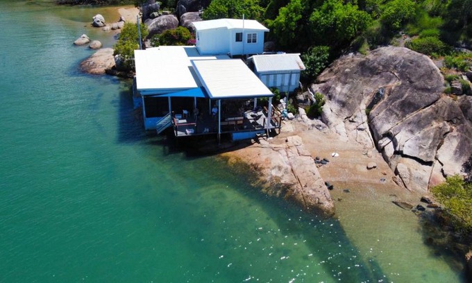 Picnic Bay House | Blue on Cockle