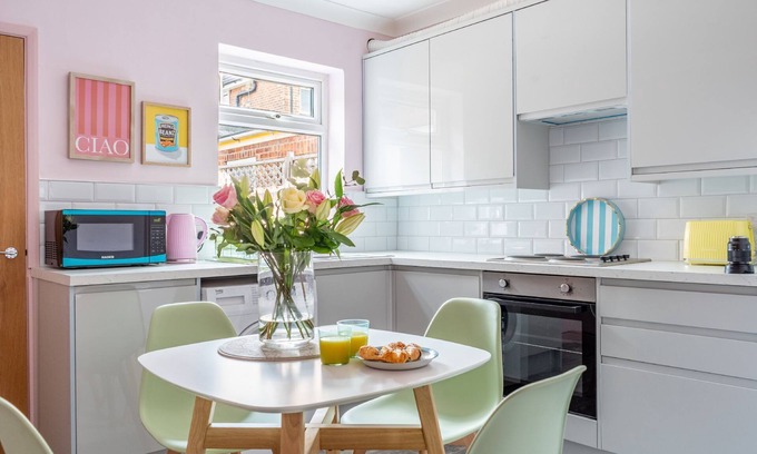 York House | Blue Sky House - a family break that sleeps 4 guests in 2 bedrooms