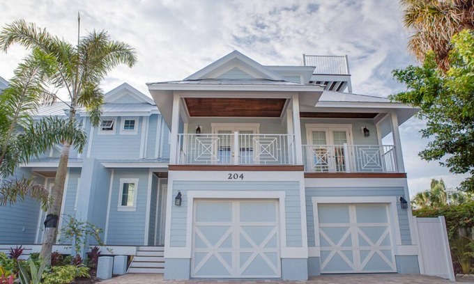 Holmes Beach House | Blue Sky: Luxury 5 Bdrm/4 bath with heated pool - 1 block to beach!
