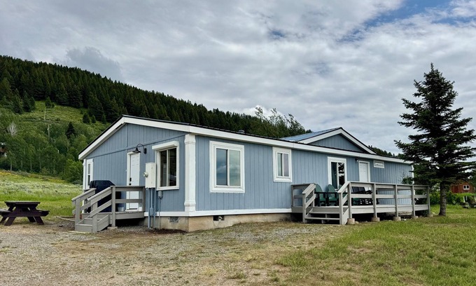 Island Park Cabin | Blue Spruce Cabin new remodel in Island Park, ID easy access to Yellowstone NP!