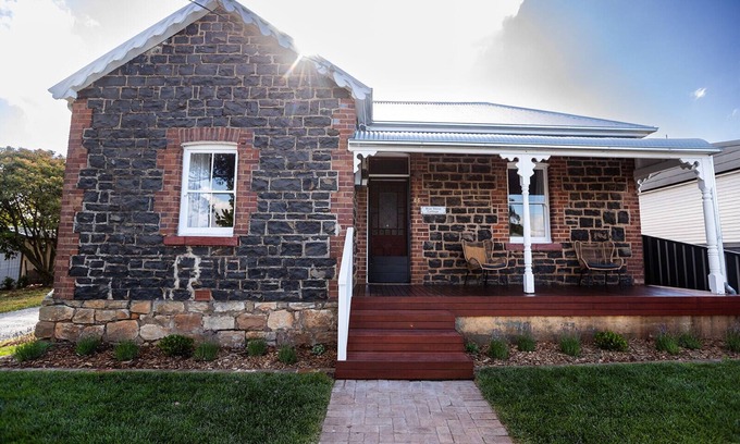 Taralga Cottage | Blue stone cottage Taralga boutique accommodation