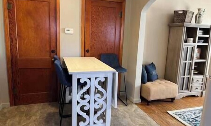 Hermann Apartment | Blue Suite at Brickhouse Inn