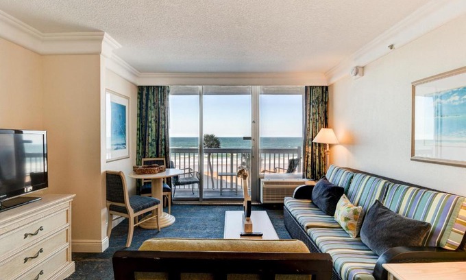 Ortona Park House | Blue Sunrise Oceanfront with Kitchen