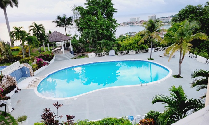 St. Ann's Bay Condo | Blue Topaz- deluxe penthouse studio with stunning seaview