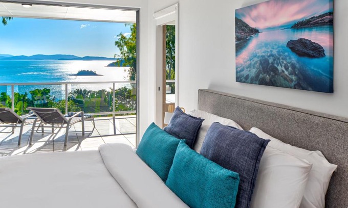 Hamilton Island Apartment | Blue Water Views 16 - 3 Bedroom Penthouse with Ocean Views