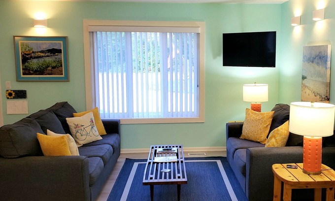 Saugatuck Cottage | Blueberry Cotg, Saugatuck. Walk downtown. Clean, crisp, colorful, convenient.