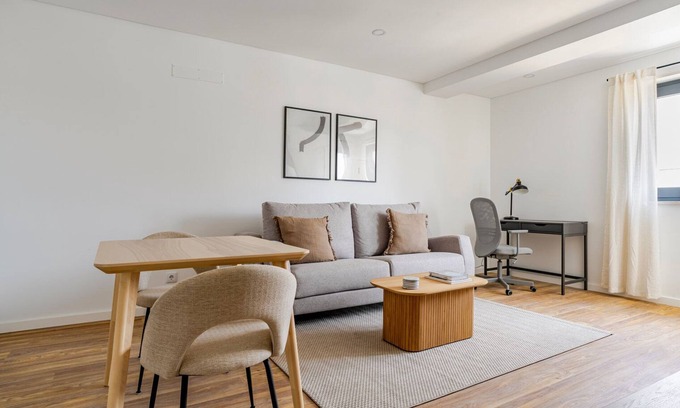 Casal da Ladeira Apartment | Blueground | Alvalade, balcony, nr Campo Pequeno