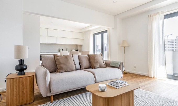 Casal da Ladeira Apartment | Blueground | Alvalade, balcony, nr Campo Pequeno