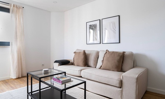 Casal da Ladeira Apartment | Blueground | Alvalade, balcony, nr Campo Pequeno