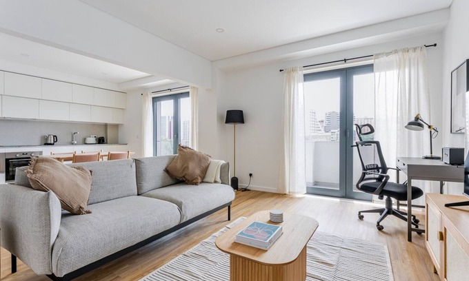 Casal da Ladeira Apartment | Blueground | Alvalade, balcony, nr Campo Pequeno