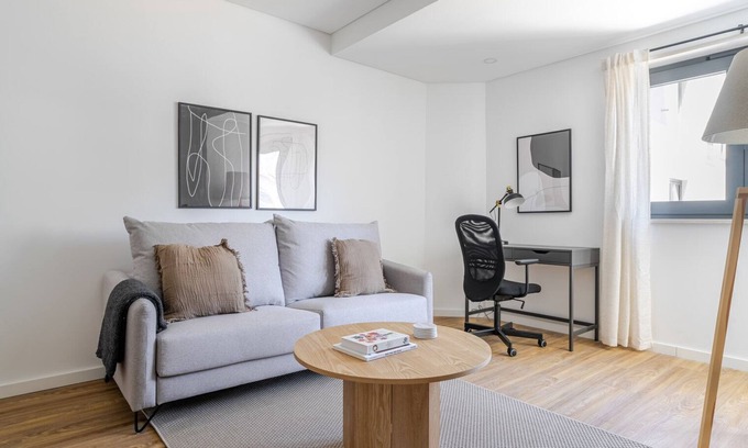Casal da Ladeira Apartment | Blueground | Alvalade, balcony, nr Campo Pequeno